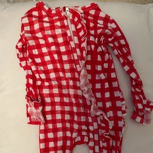 6mon Gigi and Max zip